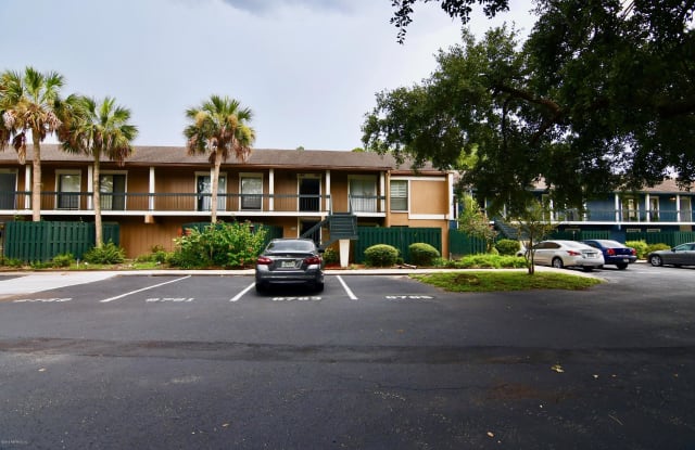 8761 COMO LAKE DR - 8761 Como Lake Drive, Jacksonville, FL 32256