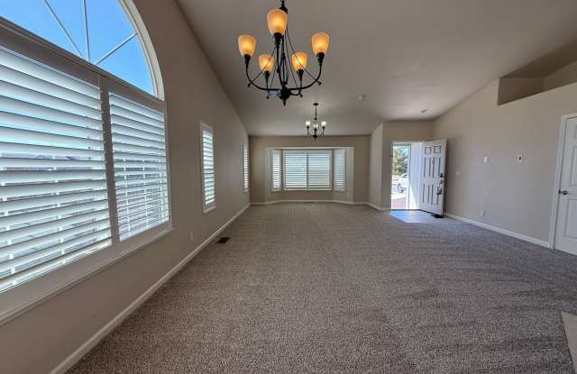 Beautiful Eagle Canyon Home in Spanish Springs. Spacious 5 bedroom Gallery 3