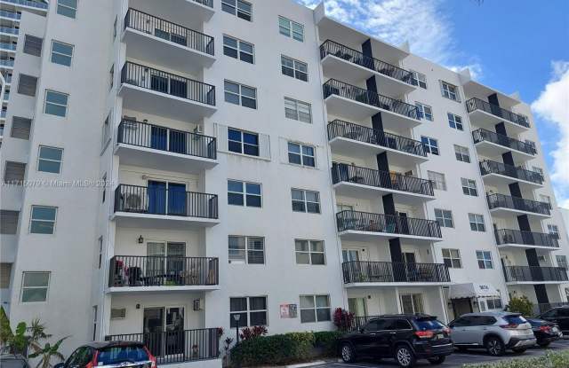 3000 Riomar St photos photos