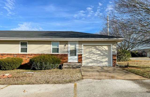 633 W Meadowview - 633 Meadowview Drive, Christian County, MO 65714