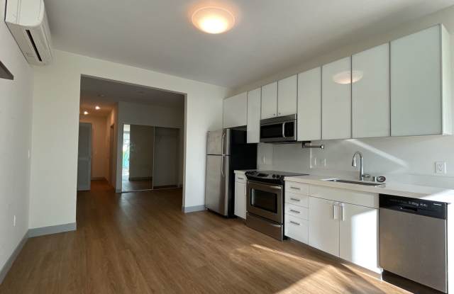Super Convenient Studio in the Heart of Kakaako Gallery 3
