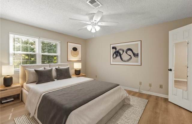 611 Barrington Hills Drive Gallery 3