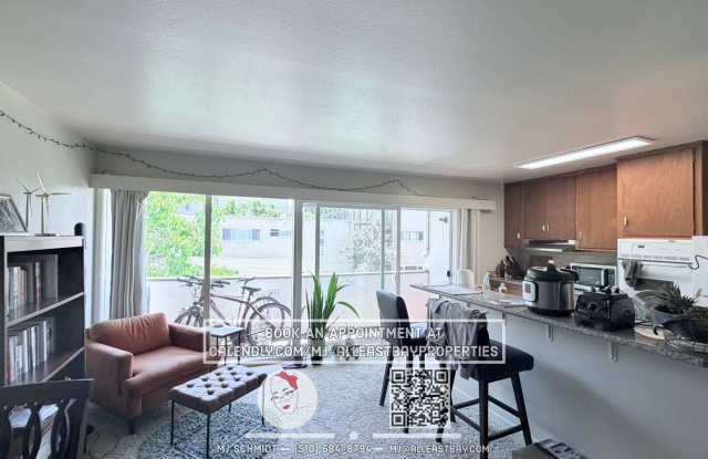 Large 2 Bedroom - 1 Bath - Top Floor with private balcony, located close to restraunts and campus. photos photos