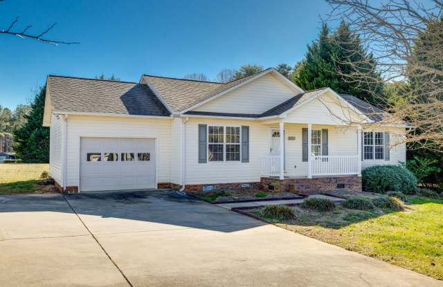 Nicely updated and well-maintained 3 bedroom 2 bath Ranch on a corner lot in Cornelius Farms, Rockwell. photos photos