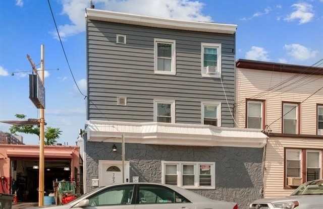 705 8TH ST - 705 8th Street, Union City, NJ 07087