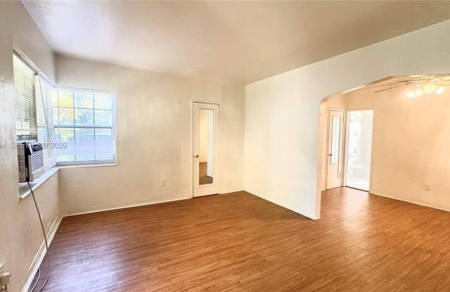 4410 NE 2nd Ave photos photos