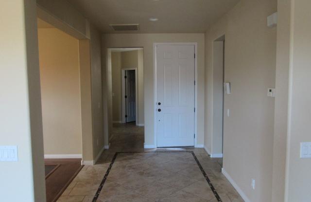 AMAZING 3 BEDROOM/2 BATH SINGLE STORY HOME IN MOUNTAINS EDGE! Gallery 4