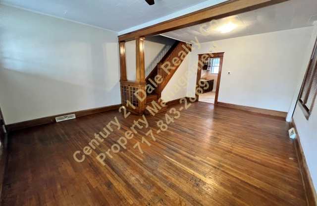 College Avenue 306 E Gallery 4