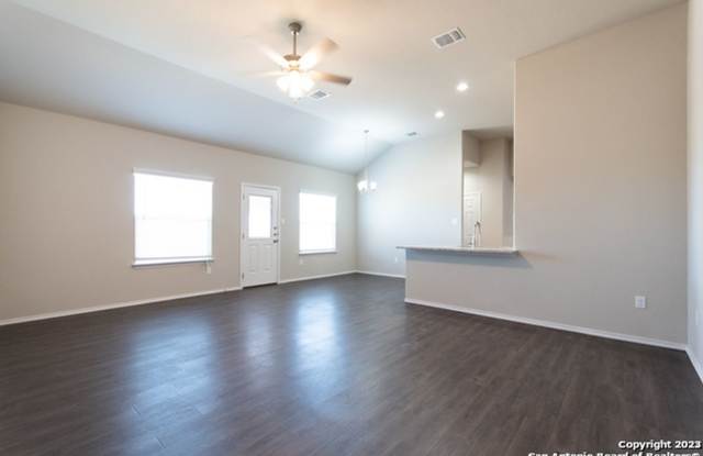 Luxury 3/2 Duplex in Seguin, Texas Gallery 3