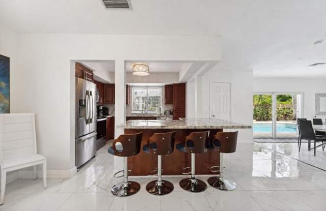 1243 GARFIELD Street, Hollywood, FL 33019 - 3123 Gallery 4