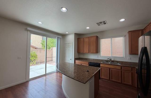 Great location in between Rhodes Ranch and South Summerlin Gallery 3