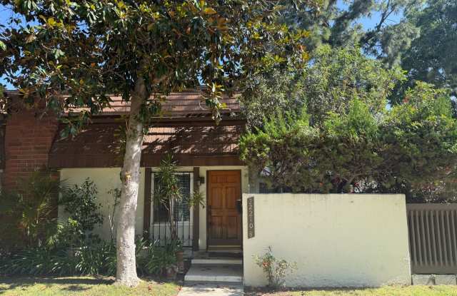 Beautiful 3-Bedroom Condo in Chatsworth! photos photos
