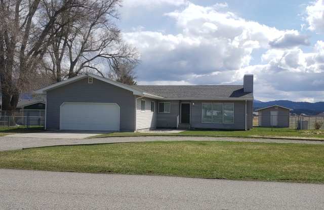 Beautiful Home with Large Yard, Privacy  Mountain Views Greenacres 3 bed, 2 bath home photos photos