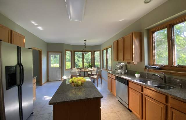 430 Viking Drive Gallery 4