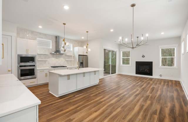 HALF-OFF 1ST MONTHS RENT Gallery 1