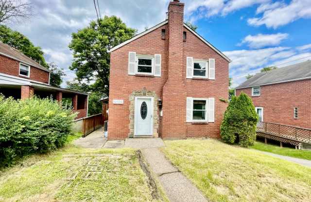 Exquisite 3 Bed, 1 Bath Retreat at 5705 Hilltop, Verona, PA Gallery 1