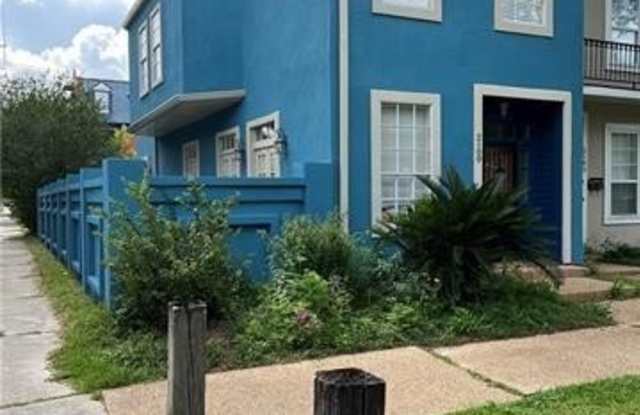 2100 NAPOLEON Avenue photos photos