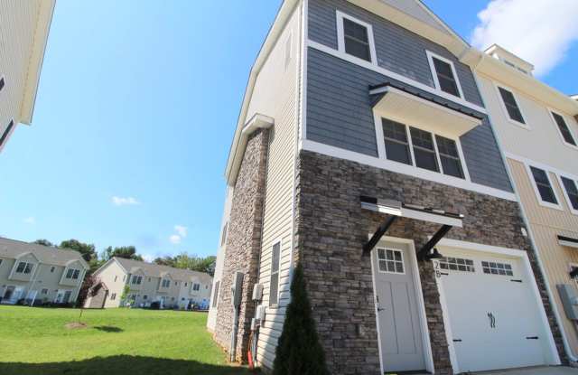 Spacious 3-level Townhome near great amentities! photos photos