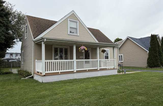 221 E Dickens Avenue Gallery 2