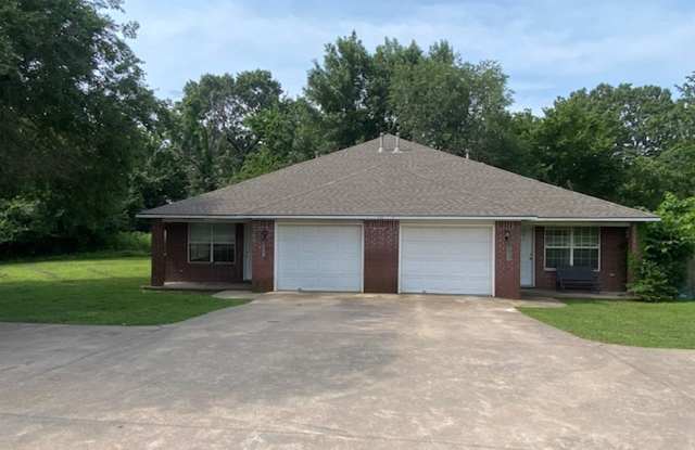 Adorable Duplex with Country Like Setting! photos photos