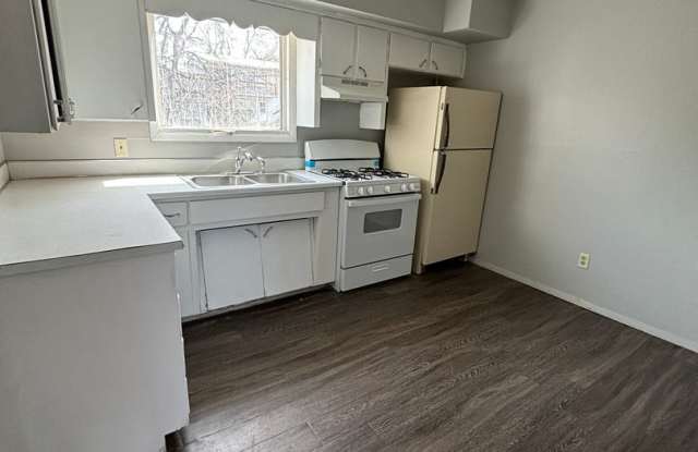821 W 8th photos photos