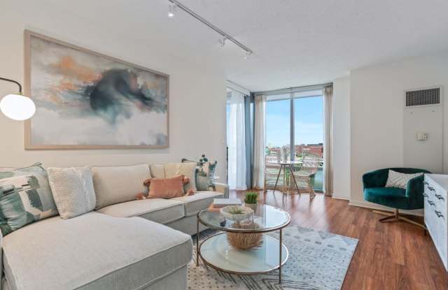 550 North Kingsbury Street photos photos