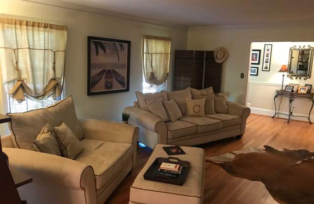 Charming 3BR Home Near Normaltown with Covered Porch & Hardwood Floors Gallery 3