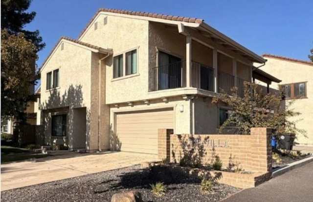 Stunning Updated 3BR/2.5BA Townhome with 2-Car Garage In Manteca Gallery 4