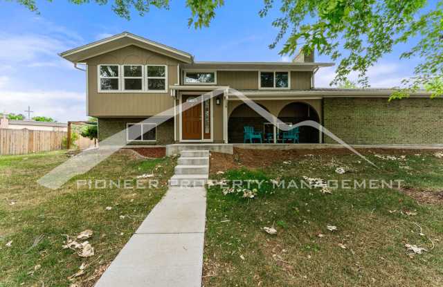Spacious Home with 2 Car Garage and Central Air! Gallery 1