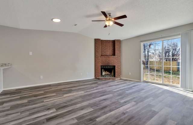 Newly remodeled 3 Bed 2 Bath Duplex!! photos photos