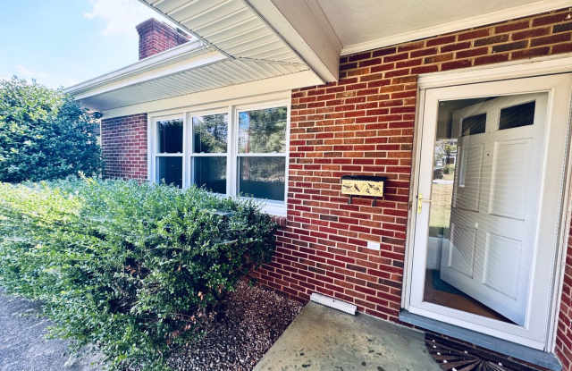 Sandusky Brick Ranch Gallery 3