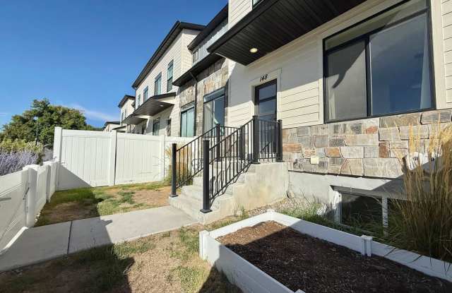 4-Bedroom Midvale Townhome | Garage + Pets Allowed + Great Location Gallery 3