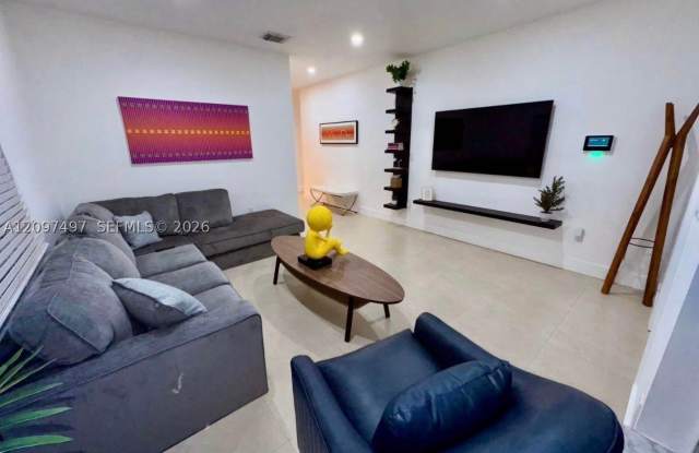 15441 SW 11th Ter Gallery 2