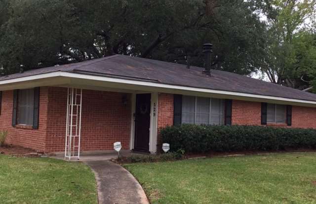 VERY NICE BROADMOOR TERRACE HOME-3 BEDROOM 2 BATHROOM-LARGE CORNER LOT photos photos