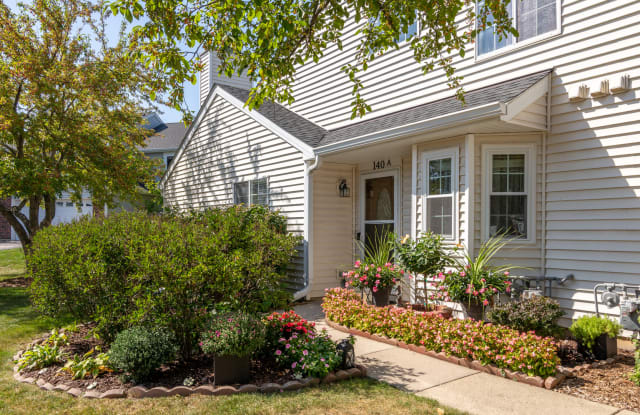 140 Brittany Drive - 140 Brittany Drive, Streamwood, IL 60107