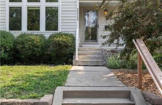 2313 Cole Avenue SE photos photos