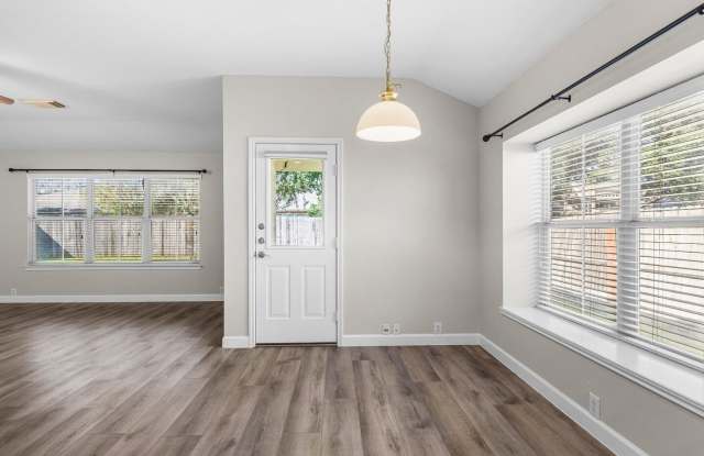 15835 BORWICK LN Gallery 4