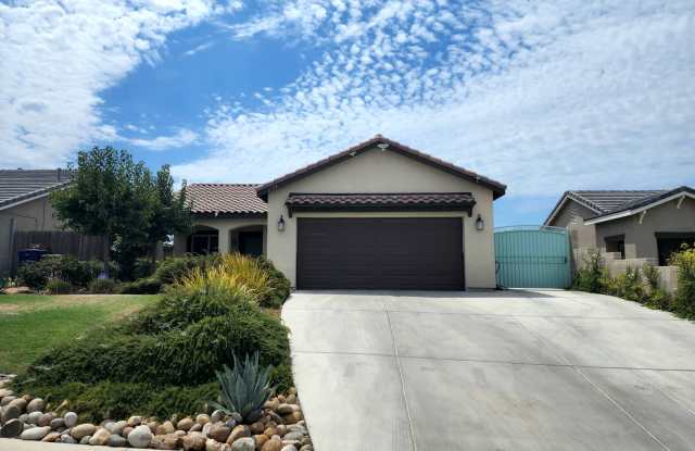 NE Bakersfield 4 bed 2 bath home with solar panels - 8809 Broadstone Place, Bakersfield, CA 93306