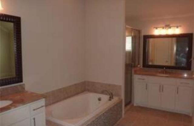 15853 Breedlove Place Gallery 4