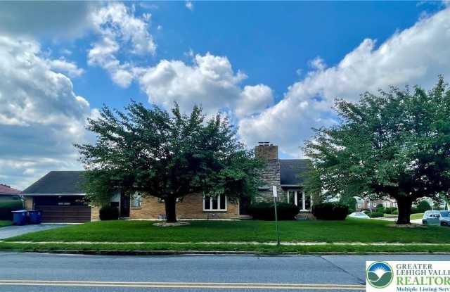 1830 Laubach Avenue photos photos