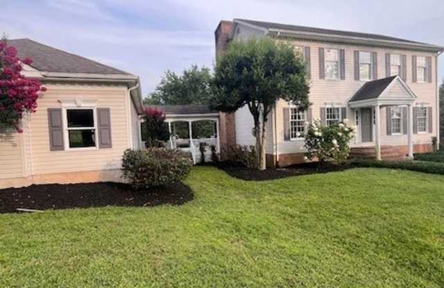 3-bedroom! Garage Space  Privacy! Look no further... photos photos