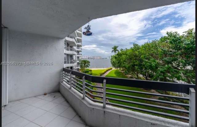 19101 Mystic Pointe Dr Gallery 4
