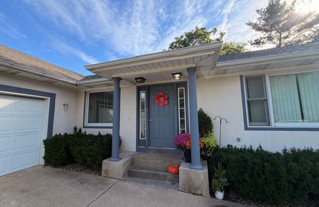 Duplex near Breton Village Gallery 1
