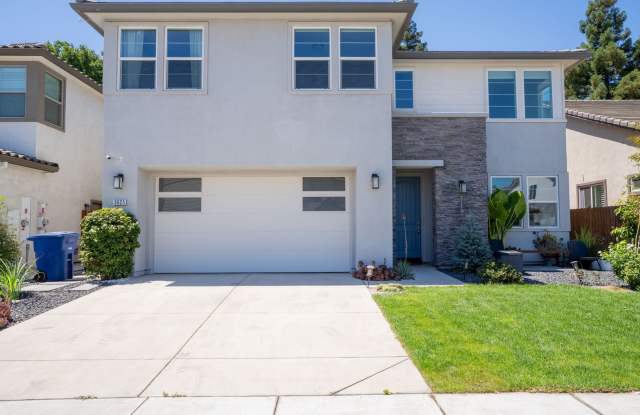 Modern 2020 Build home in Modesto, 3 bed 3.5 bath Gallery 1