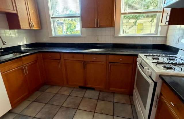 4bed 2bath + living room unit rent $3500 in Brighton Gallery 1