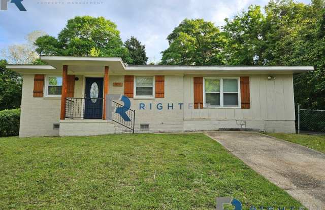 4 Bed 2 Bath Home in Columbus Gallery 1