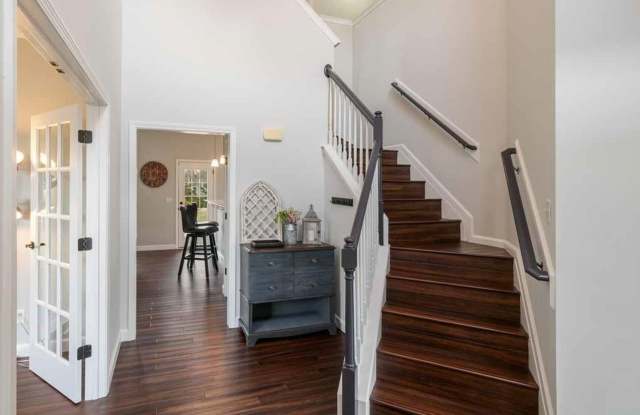 Spacious Home - High-End Finishes - Convenient Location! Gallery 4