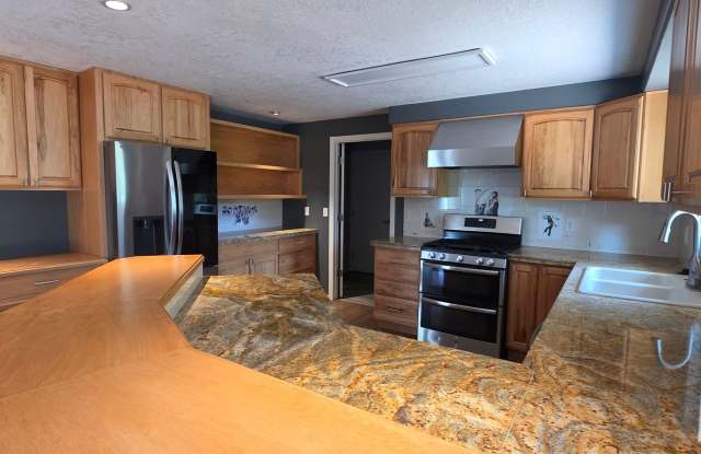 5 bedroom home on a golf course in Boise Idaho Gallery 4