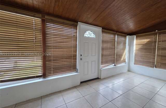 600 SW 44th Ct Gallery 2
