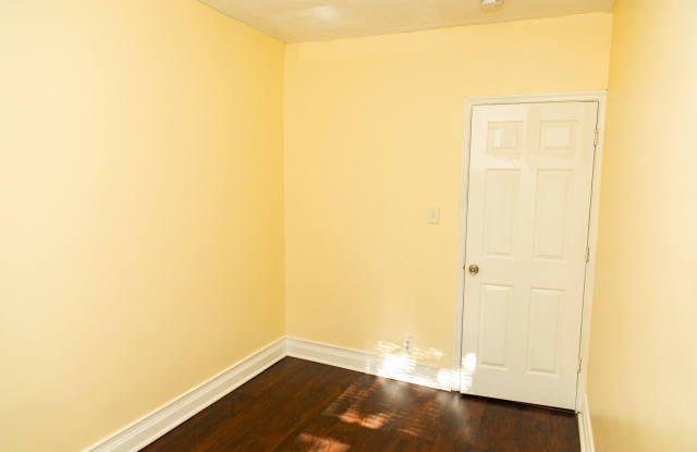 Renovated and Spacious 4Bedroom Townhouse in West Baltimore! Gallery 3